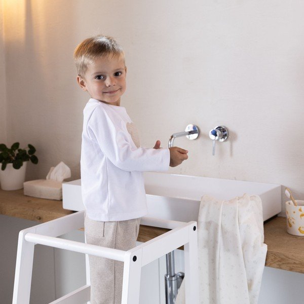 Biały pomocnik kuchenny dla dzieci z litego drewna bukowego Forrest – Vipack-image-4