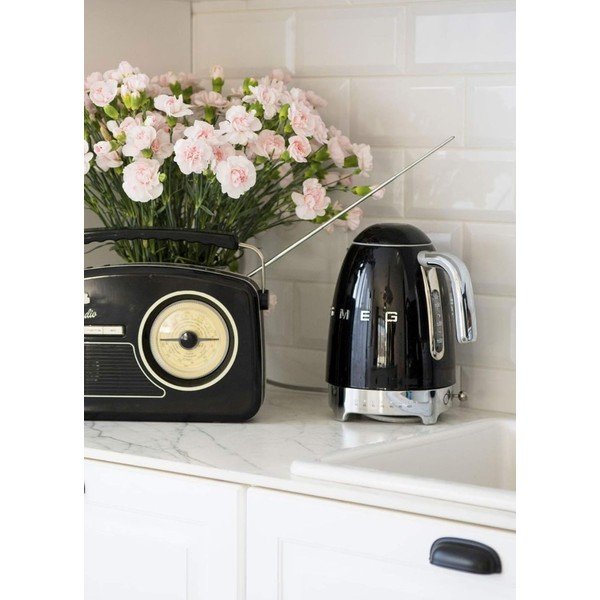 Czarny czajnik elektryczny ze stali nierdzewnej 1,7 l Retro Style – SMEG-image-1