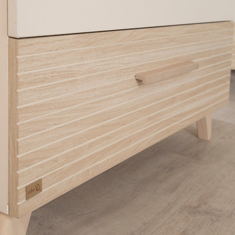 Kremowo-naturalna komoda dziecięca w dekorze dębu z przewijakiem 110x98x75 cm Sidney – Roba (zdjęcie 9)