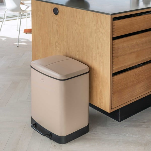 Beżowy metalowy kosz na śmieci z pedałem do segregacji odpadów 24 l Wonda – Mette Ditmer Denmark-image-2