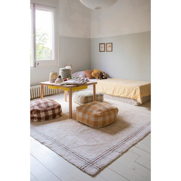 Puf dziecięcy w kolorze ochry Vichy Honey – Lorena Canals-image-1