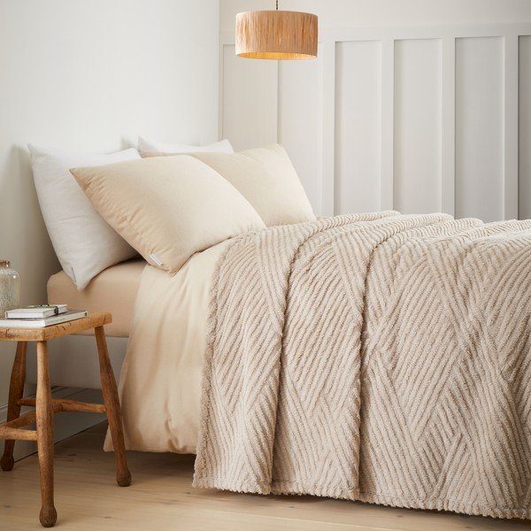 Narzuta w naturalnym kolorze 230x220 cm Heat Buddy Super Thermal – Catherine Lansfield-image-1