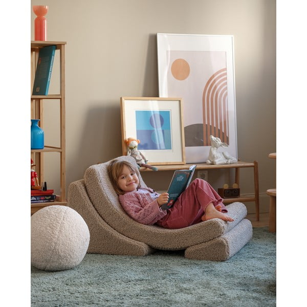Jasnobrązowy fotel dziecięcy z materiału bouclé Moon – Wigiwama-image-1