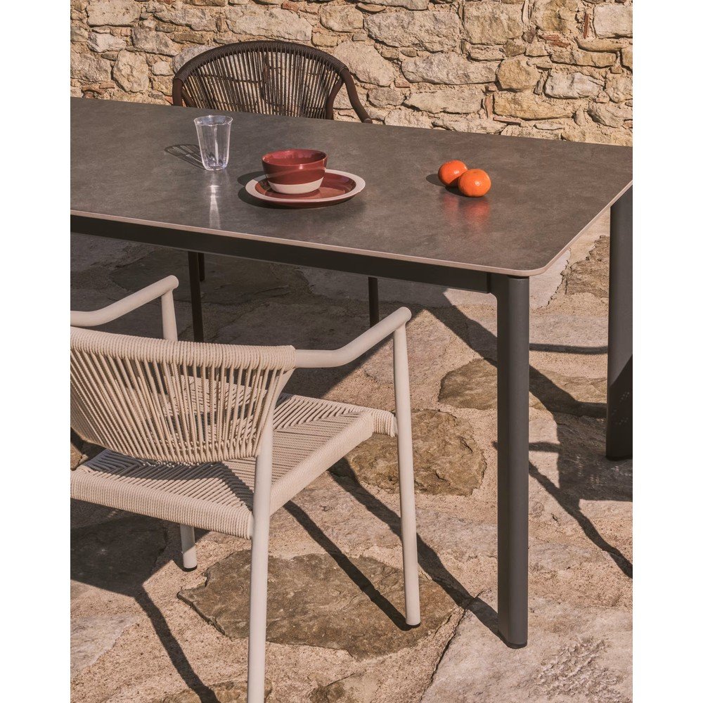 Bordowy ceramiczny talerz ø 25 cm Doren – Kave Home (zdjęcie 3)