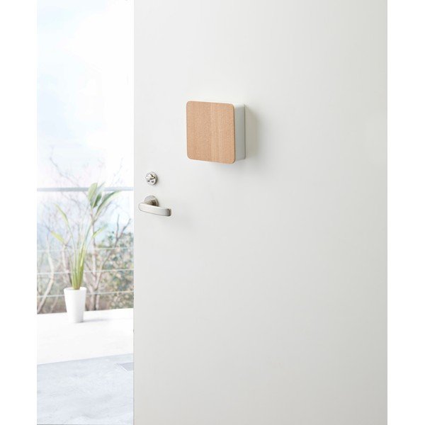 Biała półka na klucze z drzwiczkami ze sklejki Yamazaki Rin-image-1