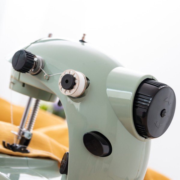 Zielona maszyna do szycia InnovaGoods Sewing Machine-image-4