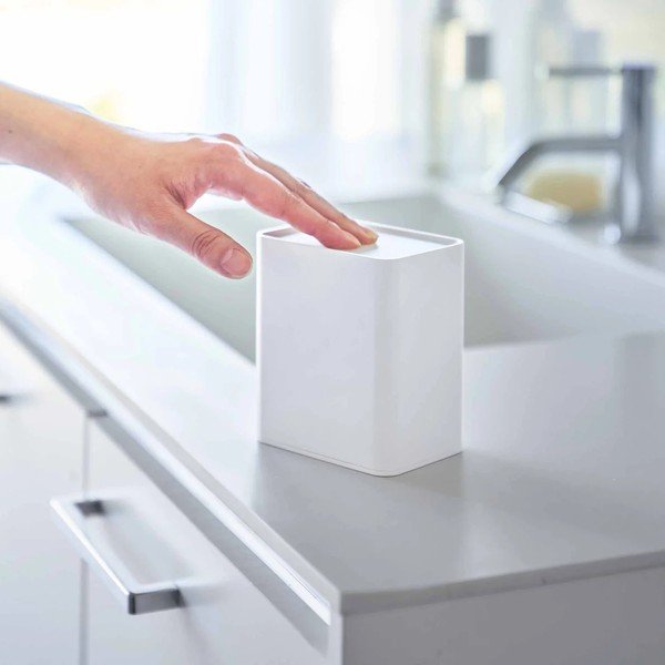 Biały plastikowy organizer łazienkowy na waciki Tower – YAMAZAKI-image-4