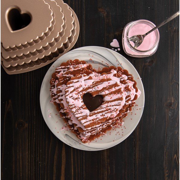 Forma do babki w kształcie serca w karmelowym kolorze Nordic Ware Heart, 2,8 l-image-1