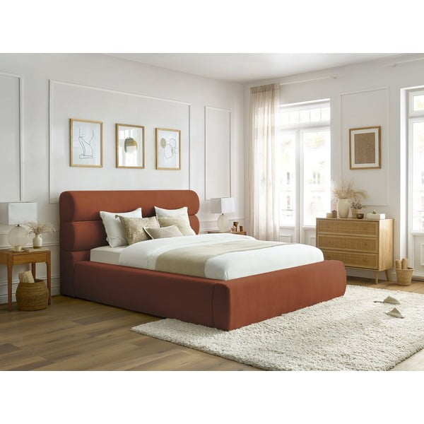 Pomarańczowe tapicerowane łóżko dwuosobowe ze schowkiem i stelażem 160x200 cm Jagna – Bobochic Paris-image-1