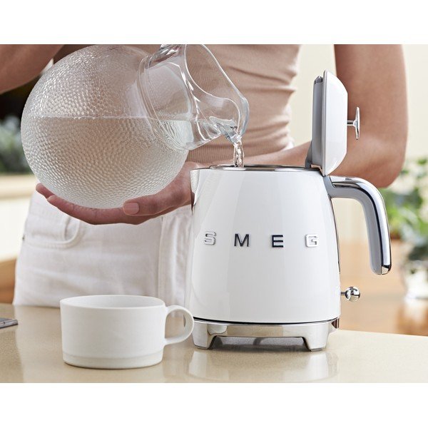 Biały czajnik elektryczny ze stali nierdzewnej 800 ml Retro Style – SMEG-image-1