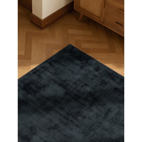 Czarny dywan z wiskozy tkany ręcznie 80x150 cm Noemi – Vikosa-image-3