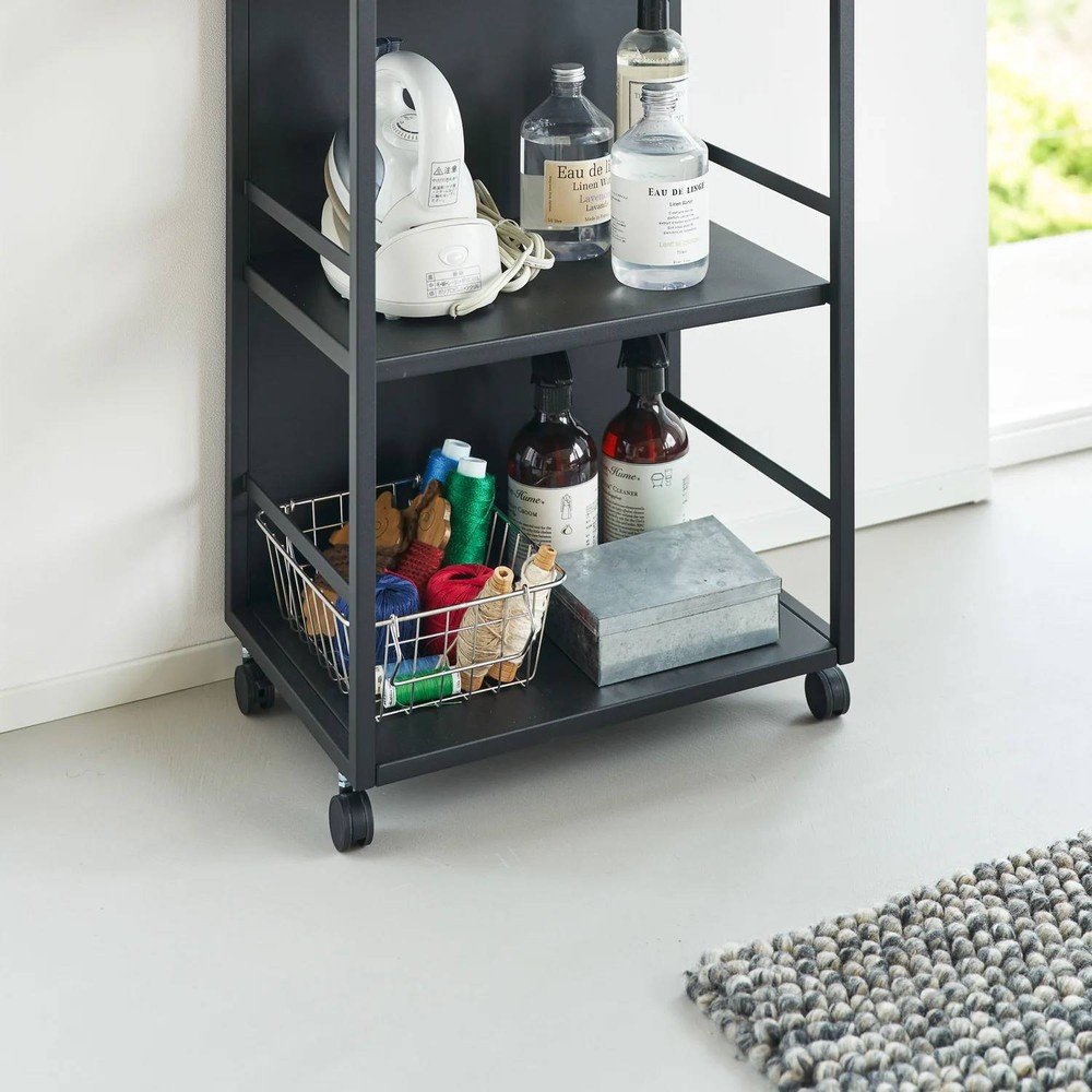 Czarny metalowy regał na kółkach 42x84,5x32 cm Tower – YAMAZAKI (zdjęcie 4)
