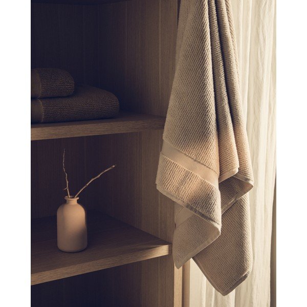 Beżowy bawełniany ręcznik kąpielowy frotte 70x140 cm Olvira – Kave Home-image-3
