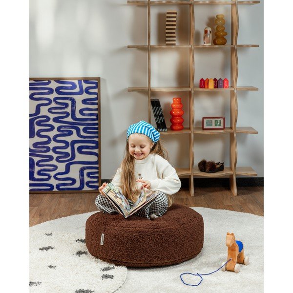 Ciemnobrązowy puf dziecięcy z materiału bouclé Warm Hazel – Wigiwama-image-2