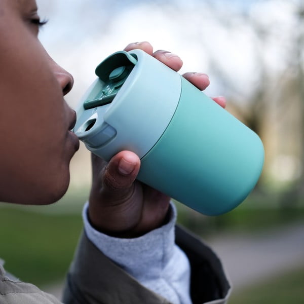 Miętowy kubek podróżny 340 ml Sipp – Joseph Joseph-image-2