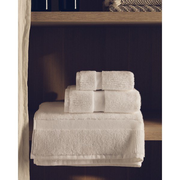 Biały bawełniany ręcznik kąpielowy frotte 70x140 cm Olvira – Kave Home-image-1