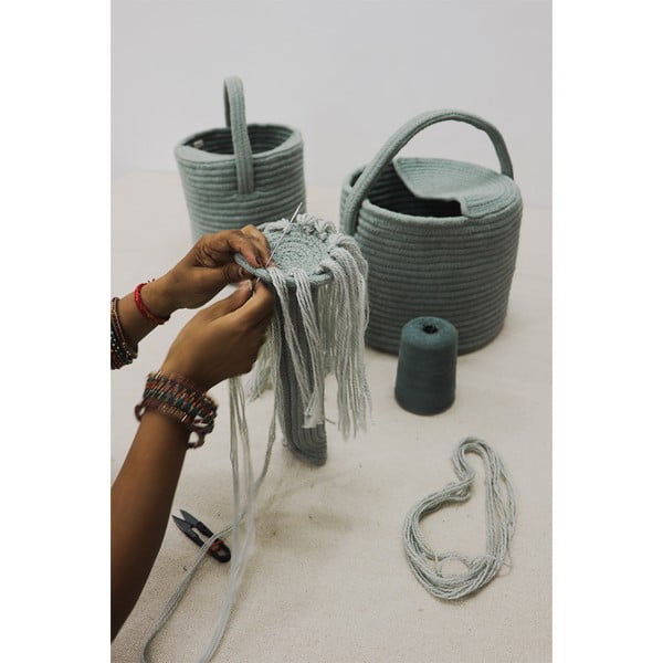 Szałwiowy tekstylny dziecięcy kosz na zabawki 51x26x38 cm Water Can – Lorena Canals-image-3