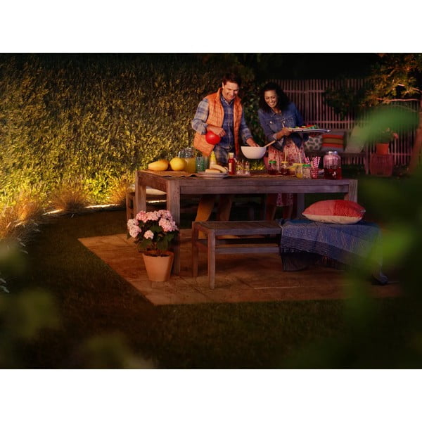 Inteligentna zewnętrzna taśma świetlna LED 37,5 W Lightstrip outdoor – Philips Hue-image-1