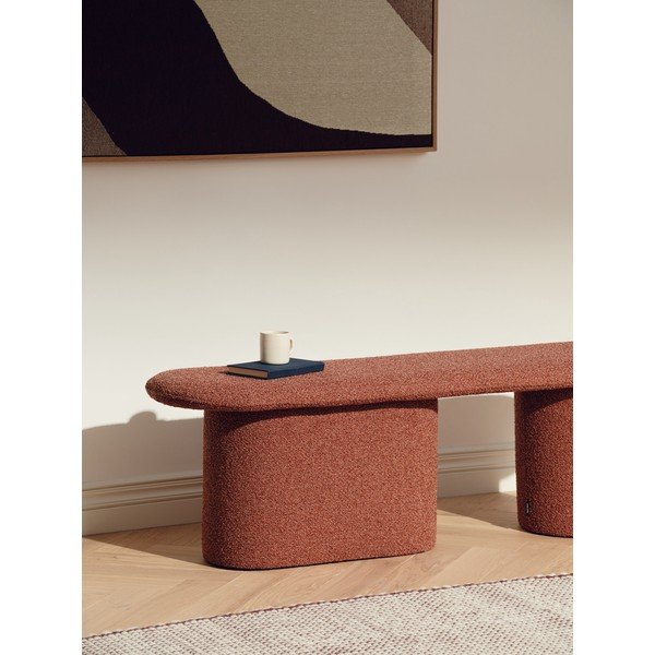 Ceglasta tapicerowana ławka z materiału bouclé Rull – noo.ma-image-3
