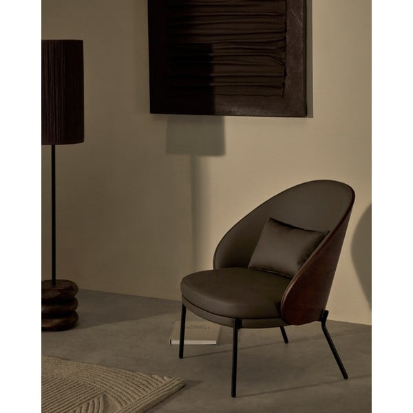 Brązowy fotel z imitacji skóry Eamy – Kave Home-image-1