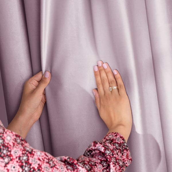 Jasnoróżowa aksamitna zasłona częściowo zaciemniająca (dimout) 140x245 cm Eyelets – Restilo-image-3