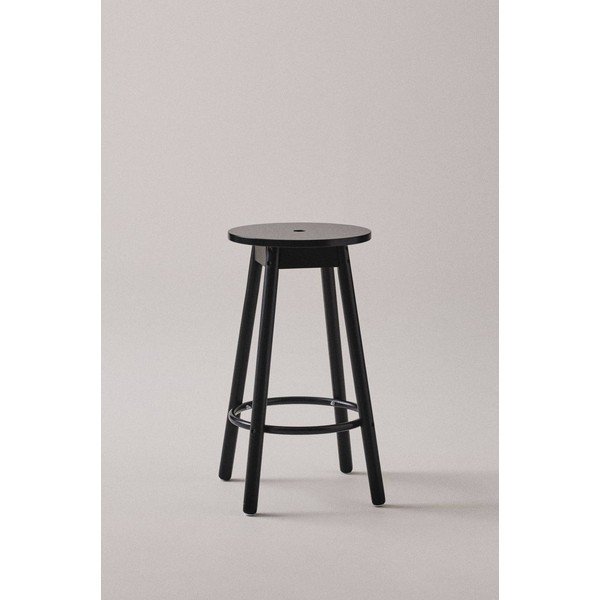 Czarny hoker z litego drewna sosnowego (wysokość siedziska 65 cm) Kinna – Jotex-image-1