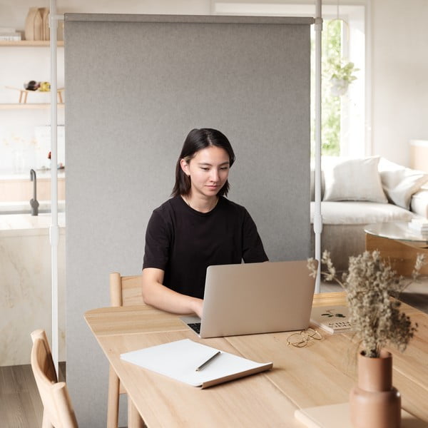 Biały stalowy panel dzielący na zasłony Anywhere – Umbra-image-2