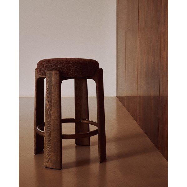 Hoker w kolorze brązowo-ciemnonaturalnym z litego drewna jesionowego (wysokość siedziska 65 cm) Granite – Kave Home-image-1