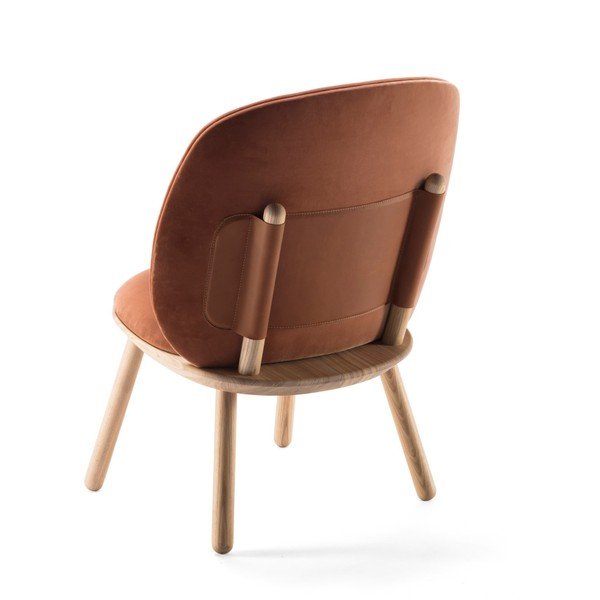 Pomarańczowy aksamitny fotel z jesionową konstrukcją z elementami skórzanymi EMKO Naïve-image-3