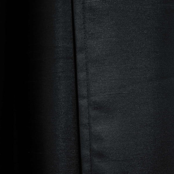 Czarna zasłona z mikrosatyny 140x240 cm Shana – douceur d'intérieur-image-4