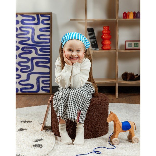 Ciemnobrązowy puf dziecięcy z materiału bouclé Warm Hazel – Wigiwama-image-1