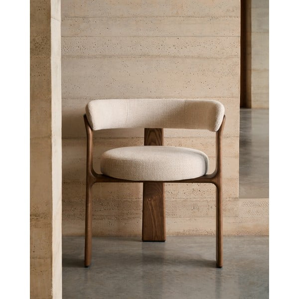 Brązowy/beżowy fotel jadalniany z litego drewna jesionowego z podłokietnikami Granite – Kave Home-image-1