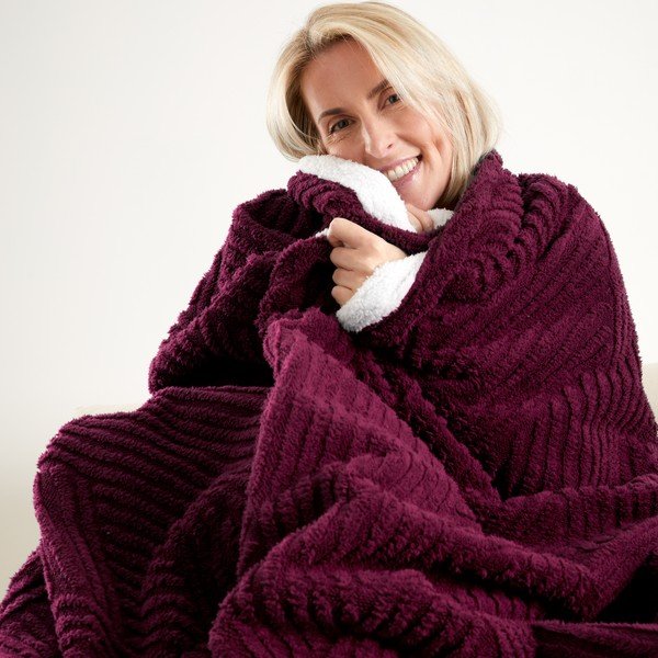Ciemnofioletowa narzuta 230x220 cm Heat Buddy Super Thermal – Catherine Lansfield-image-2