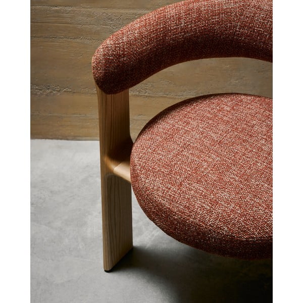 Fotel jadalniany z litego drewna jesionowego z podłokietnikami w naturalnym kolorze/w kolorze terakoty Granite – Kave Home-image-2