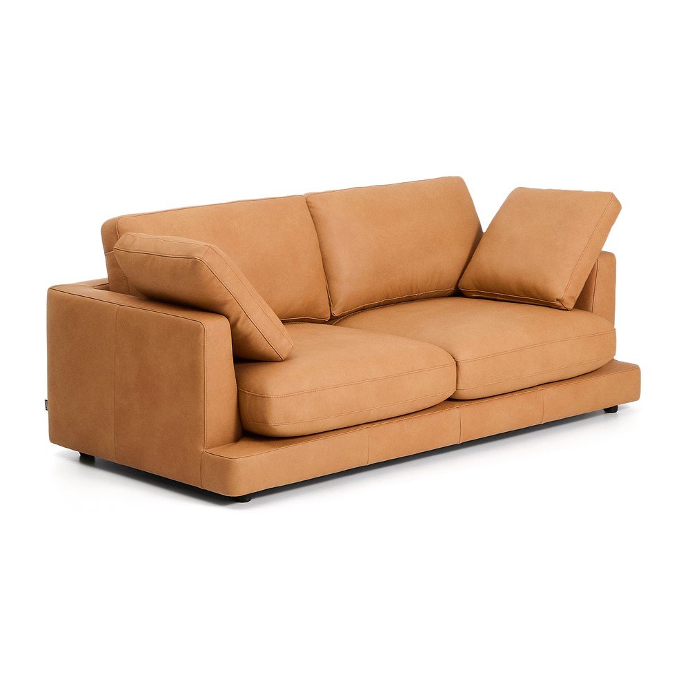 Brązowa skórzana sofa Gala w salonie