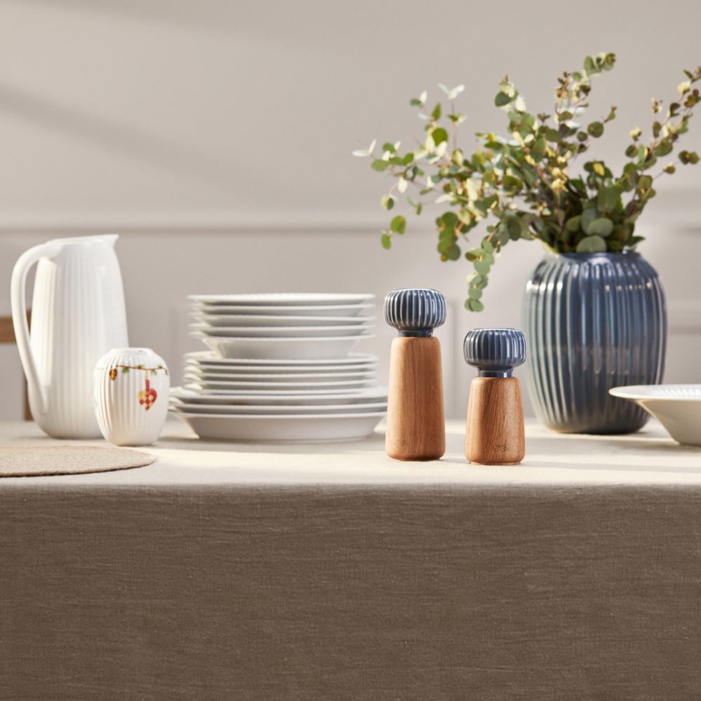 Młynek do przypraw z drewna dębowego z szaroniebieskim porcelanowym detalem Kähler Design Hammershoi, wys. 17,5 cm (zdjęcie 9)