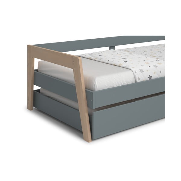Zielono-szarozielone łóżko dziecięce z litego drewna sosnowego z wysuwanym łóżkiem ze schowkiem i stelażem 90x200 cm Carrie – Marckeric-image-1
