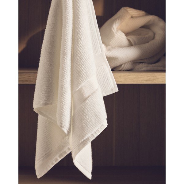 Biały bawełniany ręcznik kąpielowy frotte 70x140 cm Olvira – Kave Home-image-4