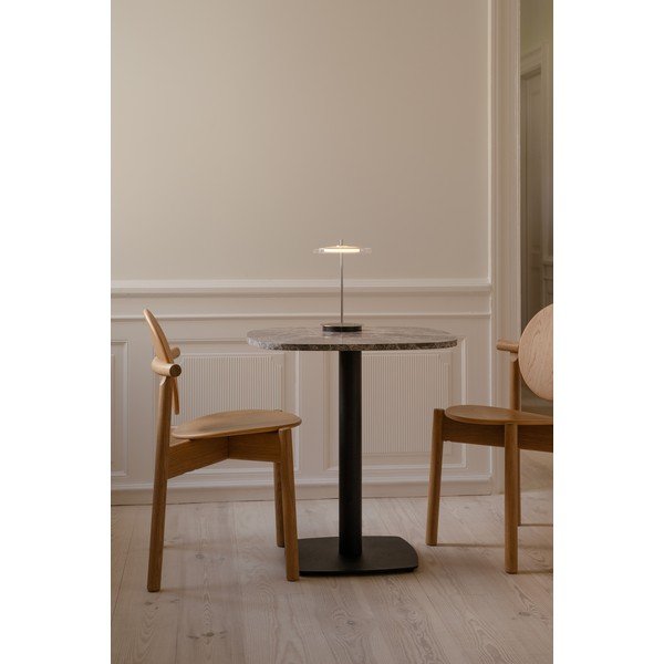 Stalowa lampa stołowa LED z portem USB w kolorze srebra ze szklanym kloszem (wysokość 31 cm) Asteria Move – UMAGE-image-2