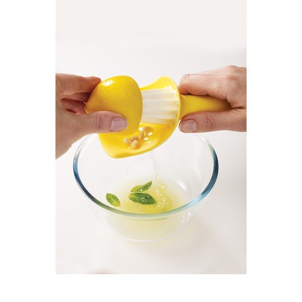 Żółty wyciskacz do cytrusów z sitkiem Joseph Joseph Catcher-image-1
