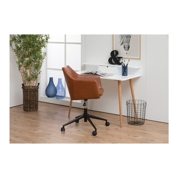 Brązowy fotel biurowy ze skóry ekologicznej na kółkach Actona Nora-image-4