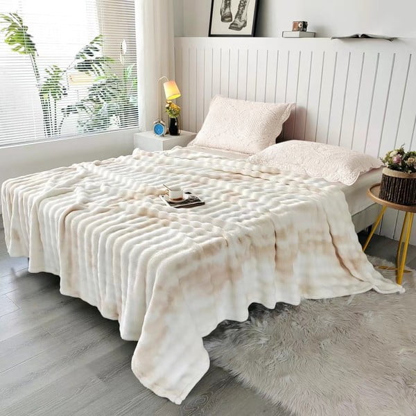 Kremowa narzuta z mikropluszu 150x200 cm Victory – My House