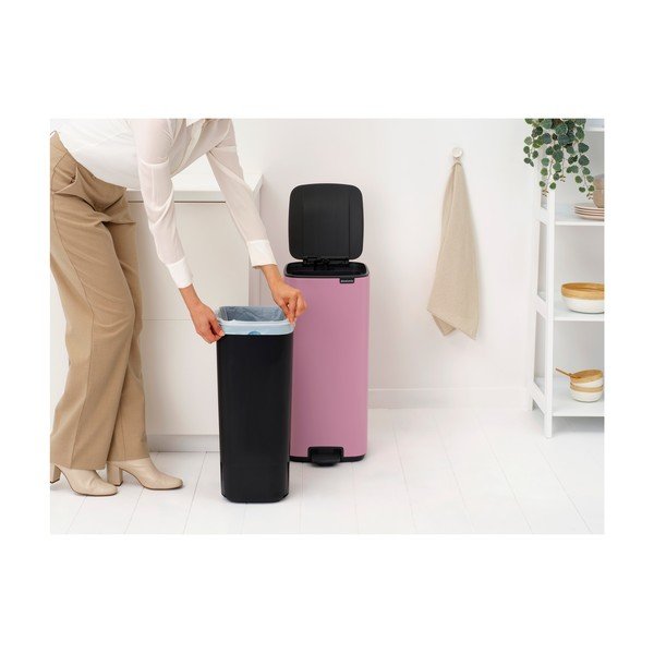 Różowy stalowy kosz na śmieci z pedałem 30 l Bo – Brabantia-image-2