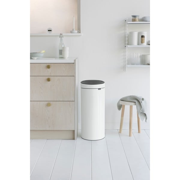 Biały stalowy kosz na śmieci otwierany na dotyk 30 l Touch Bin – Brabantia-image-1