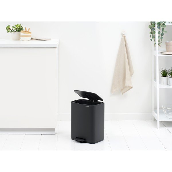 Ciemnoszary stalowy kosz na śmieci z pedałem 12 l Bo – Brabantia-image-1