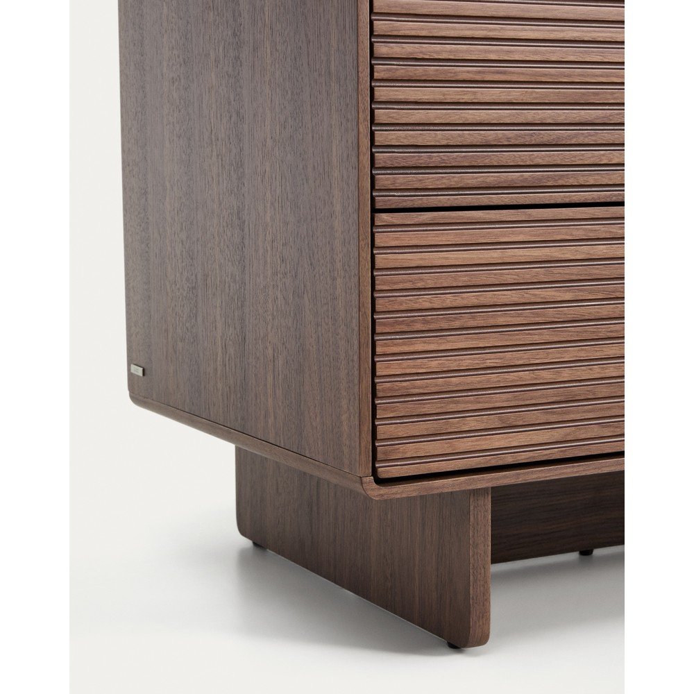 Komoda w dekorze orzecha w ciemnym naturalnym kolorze 120x75x50 cm Norlen – Kave Home (zdjęcie 11)