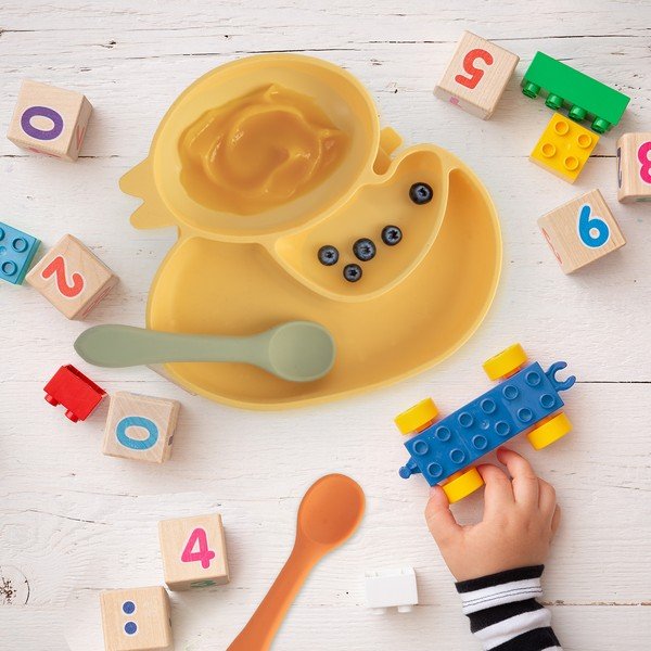 Żółty silikonowy talerz dla dzieci 19x19,5 cm Chicken – Orion-image-4