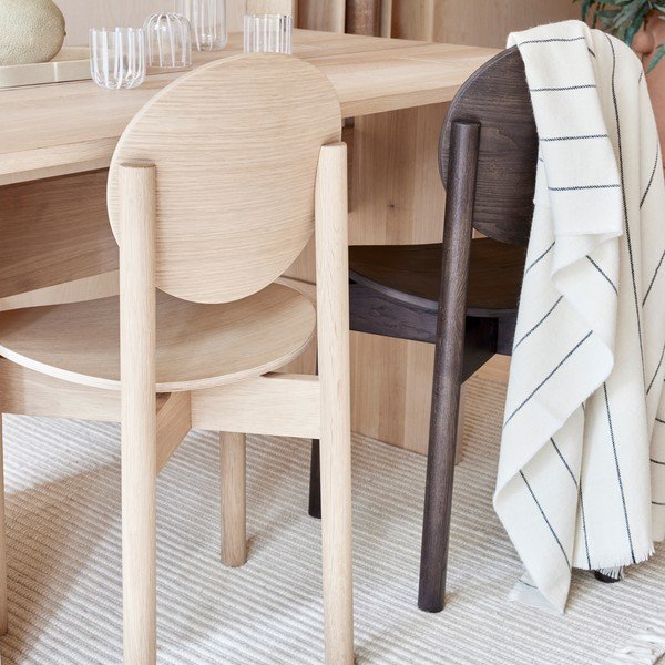 Krzesło z litego drewna jesionowego w jasnym naturalnym kolorze Oy – OYOY Living Design-image-1