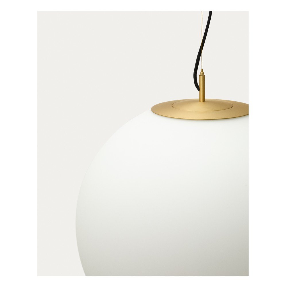 Biała/w kolorze złota metalowa lampa wisząca ze szklanym kloszem ø 50 cm Brisia – Kave Home (zdjęcie 3)