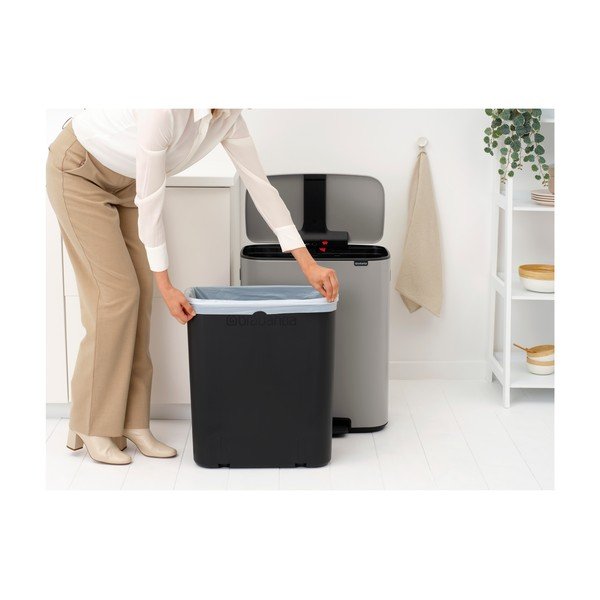 Jasnoszary stalowy kosz na śmieci z pedałem 60 l Bo – Brabantia-image-2